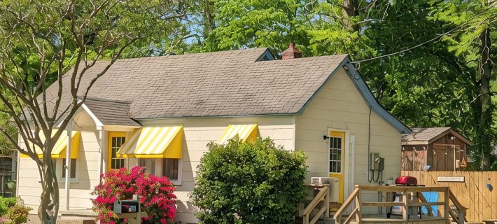 Adorable 1 Bd Cottage for a Fun Couple's Getaway, Central Location, Dog Friendly Hotels in Kitty Hawk