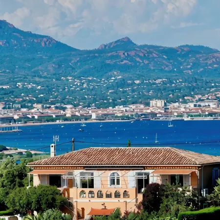 La Bastide, apartment with private pool near the Gulf of St Tropez