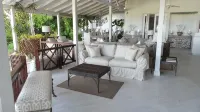 Very Spacious, Private, Open Plan Retreat. Pool And Stunning Views Of West Coast - 4-Star