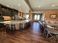 200 feet on the water with boat house!!! Hotels in Hackberry