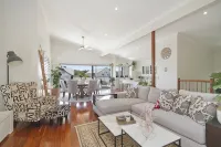 Beachside Retreat: Casuarina | Quick Walk to Beach & Near Osteria Weddings