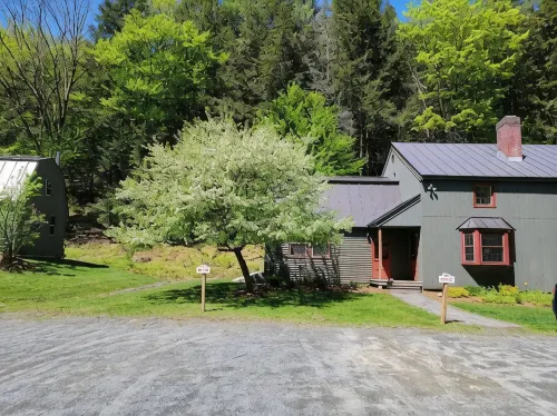 Cozy Quechee Cabin Near Woodstock and Skiing w/Woodstove and All the Amenities - Wifi