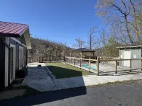 3B 2 bath Cottage w Pool Hottub Close to Main st - Country Houses