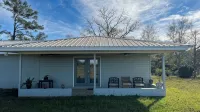 Charming 3-bedroom house with breathtaking views in Newton with AC, WiFi - 3-Star