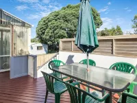 Three bedroom Ohope Beach Paradise Hotels in Ohope