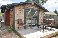 Adorable Bungalow w/ Private Patio Mins away from Downtown Rapid City - con encanto
