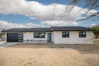 Desert Retreat: Heated Pool + Spa + Fire Pit + Hammocks - 3-Star