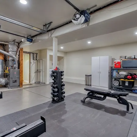 Backyard Summer Getaway Great for Family & Friends- Close to Convention Center!
