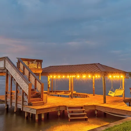 Lakefront Home, 2 King Beds, Kayak, Large Kitchen