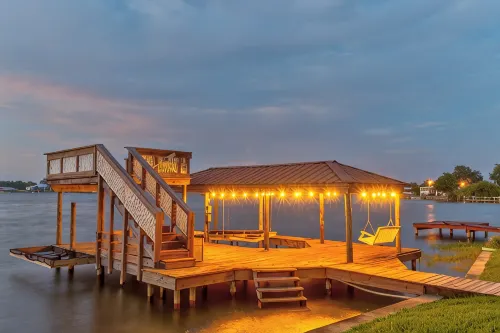 Lakefront Home, 2 King Beds, Kayak, Large Kitchen