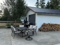 Large newly renovated house.  Cozy and convenient. Hotels in Valemount
