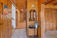 WATERFRONT!! HOT TUB!! 4 BED/4 BATH CHARMING HOME IN THE HEART OF CAMBRIDGE - Homestays