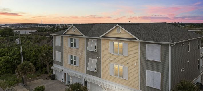 Luxury Waterfront Retreat with Stunning Views & Golf Cart Ξενοδοχεία στην πόλη Pender County
