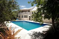 Gimli: Luxury 2 Story Villa - 3 min from the beach!!! - Villas