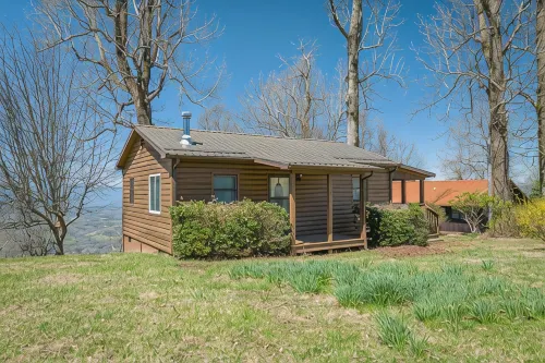 A peaceful tiny cabin with sweeping views of the mountains. - Alphydda