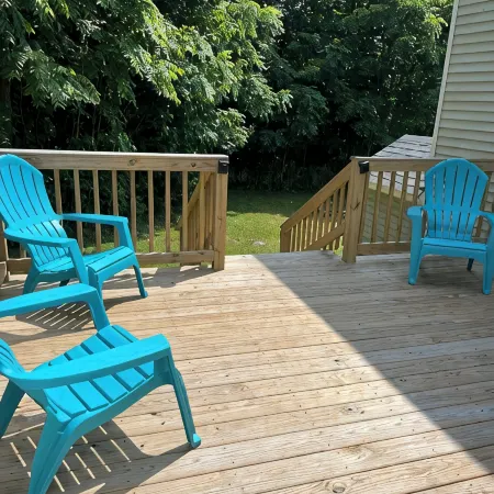 Right off the strip within walking distance to all shops, bars & restaurants.