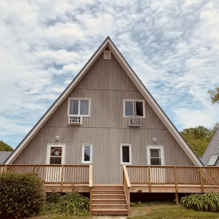 Chalet in Beachfront community! 2 Pools,Playgrounds,V-ball, Tennis,Pickleball!