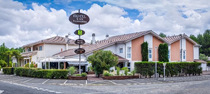 Logis Hôtel la Forestière ビスカロッスのホテル