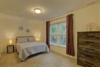 Lazy Bear - HotTub, Pet Friendly, Firepit, Game Room,Private home close to AVL.