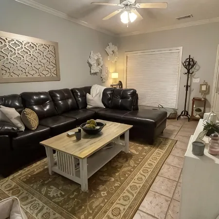 Townhome:  2 Bedrooms, 2.5 Baths, Close to Campus