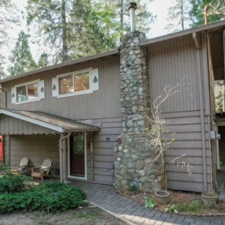 Lake, Hot Tub, Baby & Toddler Friendly, Walk to Town