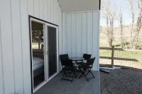 NEW Farm Stay Cabin close to Livingston, Yellowstone, Bozeman, fishing, hiking - Hytter