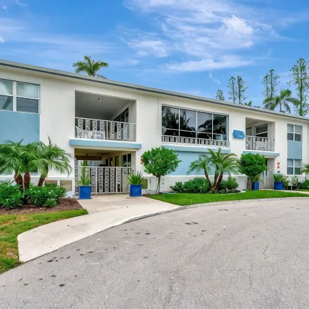 Olde Naples Luxury Condo Steps to Pier, Beach, Sunsets and Restaurants!