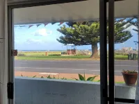 Pt Mac Beach House - Seafront Views, Central, Super Cute and Pets are Welcome! - 2-Sterne