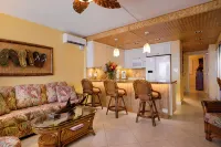 Stunning Oceanfront Condo In Prefect Location With A/C