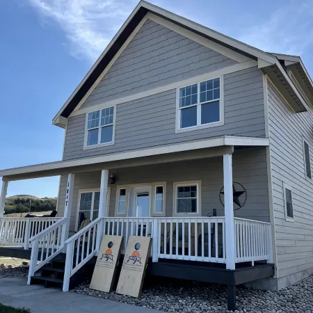 Entire home steps from the Missouri River!