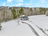 Escape to the Clouds: The Berry Barn Awaits You! Hotele w: Pine Swamp