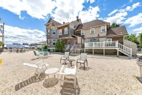 3rd to Beach*Big Discount Summer Weeks* Porch,Heart of B.H,Across Veterans Park - Wifi