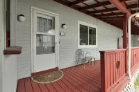 Large Open Concept 1BR/1Bath w Full Kitchen