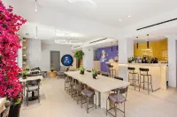 The Q Hotel - 3-Star