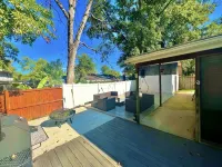 Dee's Lounge, Your Relaxation Oasis