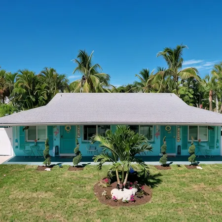 Charming 2Bed Ami  Beach Cottage  1/2 of a Duplex, 3Min Walk to Beach