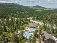 A-Frame of Mind in tranquil Lead with AC, WiFi, hot tub and outdoor pool access - Homestays