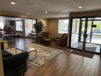 Wingate by Wyndham Utica - 2-Star