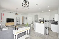Albatross villa newly furnished/heated pool - 무료 와이파이