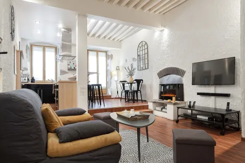 In the heart of the old town, quiet loft with pretty sunny terrace - Kitchens