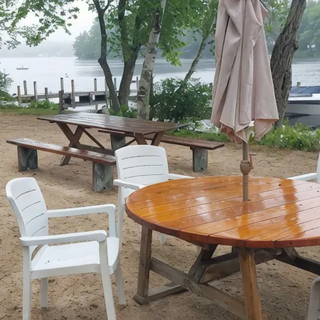 Cottage with great beach. Отели в г. Вулфборо