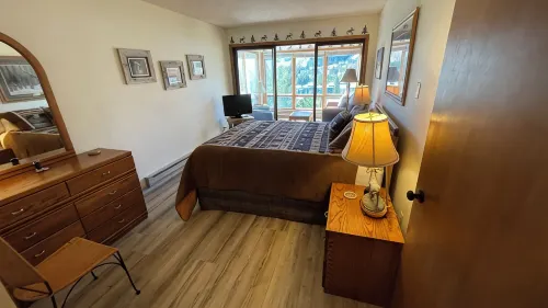 Indoor Private Hot Tub, Wood Fireplace, 2Br,2BA Great Views!  Sleeps 5 - Bathtub
