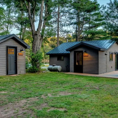 Lake Front Cabin, Media/Game Room, Kayaks, Multi-Level Deck--Newly Remodeled