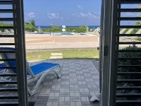 The Harvey Nicole: Modern Caribbean Ocean Front Condo Grand Cayman. Hotel a North Side