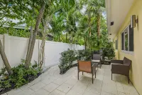 Aug  Sep month available! 2B 2BA  w POOL 4min to Fort Lauderdale beaches . Messi - Villas