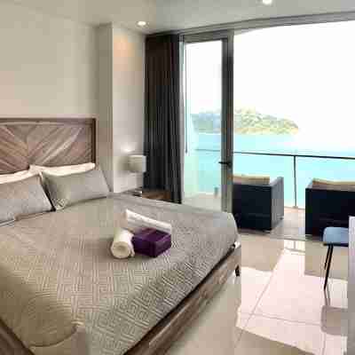 Amazing OCEAN VIEW, BEACHFRONT Access, Stunning POOL - This is the place! Rooms
