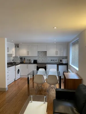 Contractors Guest House - parking