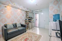 Comfort and Strategic 2Br at Bassura City Apartment - Kitchenette