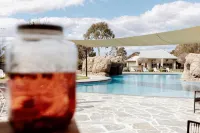 Tindarra Resort - Pools