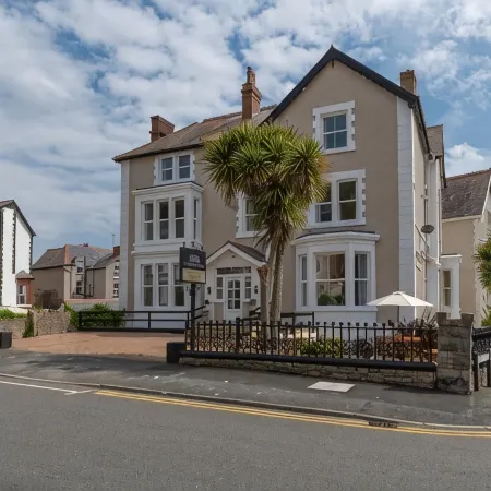 Lansdowne House with Private Car Park
